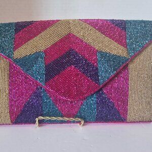 Beaded Geometric Print Fuschia Clutch w/Detachable Chain Strap‎